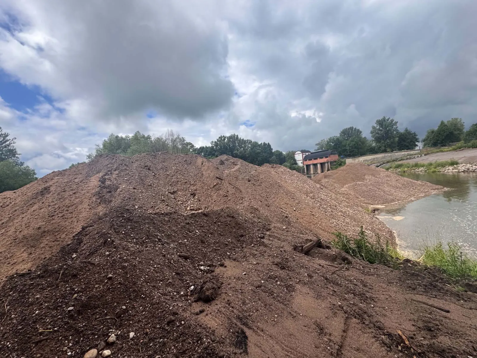 Flood-sediment removal from the Elbe — 7/10