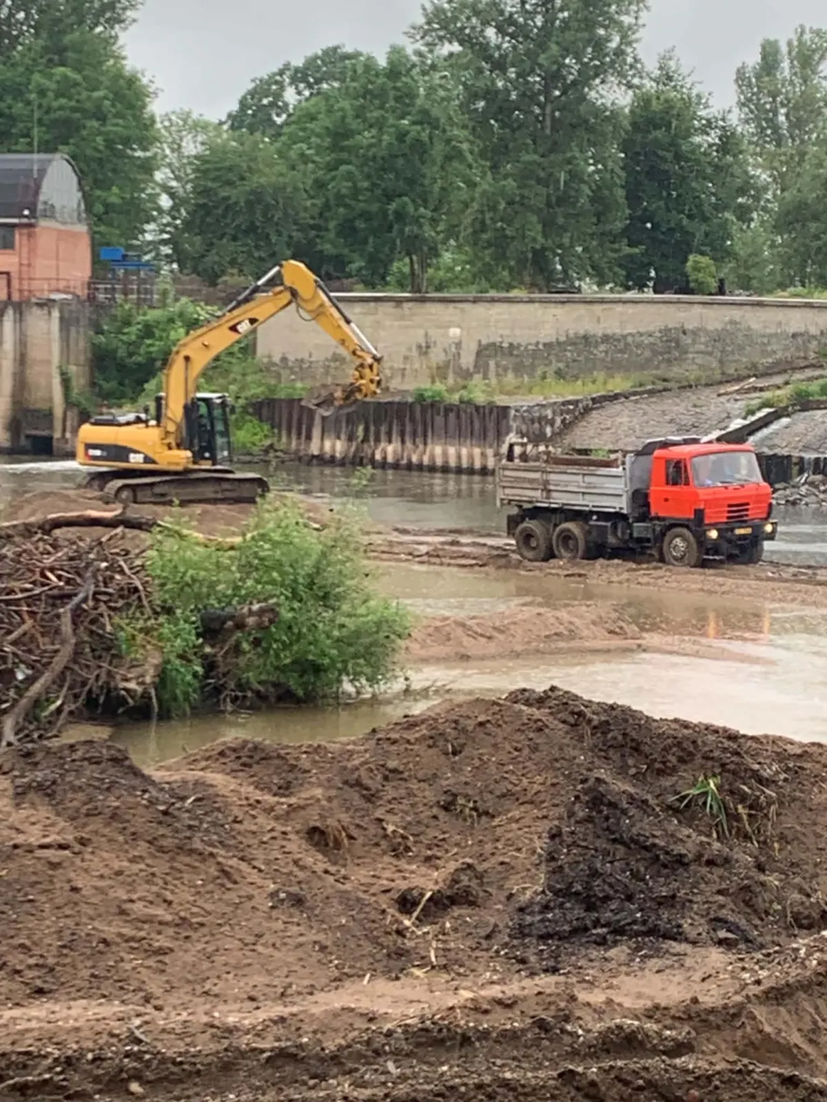 Flood-sediment removal from the Elbe — 8/10